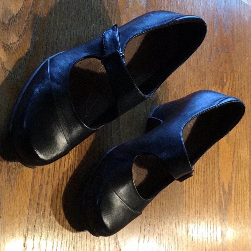 Clarks Black Leather Mary Jane Heels